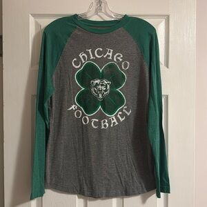 Men’s Fanatics Chicago Bears “St. Patrick’s Day” Baseball Tee